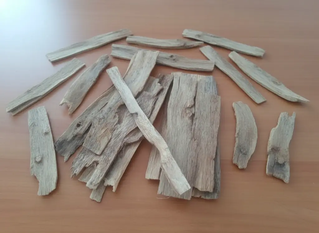 Authentic gaharu eaglewood chunks luxury bakhoor traditional aromatherapy wellness