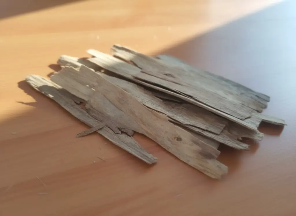 Natural aloeswood resin slices pure Vietnamese oud artisanal crafting material