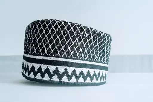 Razvi Barkati Fringed Pattern Topi Ala Hazrat Hat – Black & White Islamic Cap